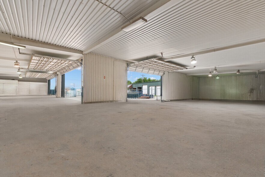 More Photos Of 308 Thomas Pl, Everman Warehouse For Sale