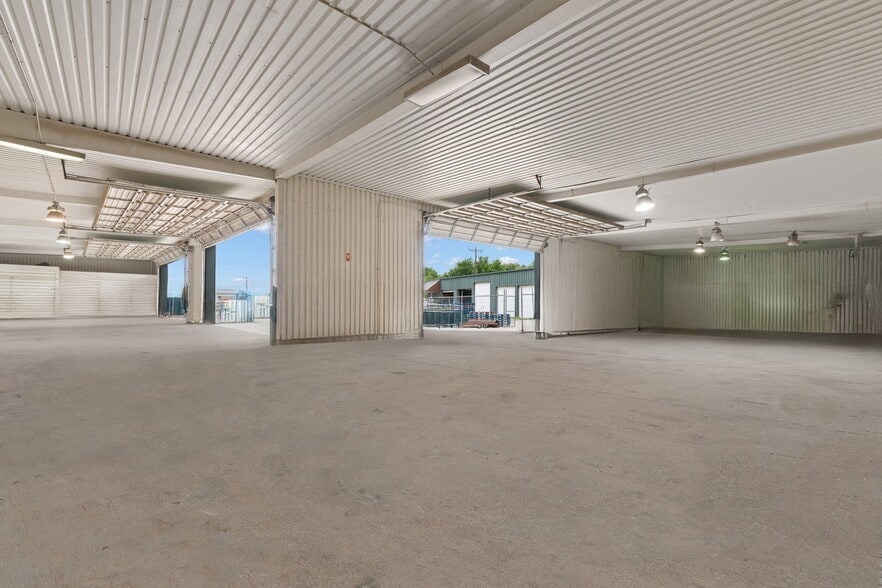 More Photos Of 308 Thomas Pl, Everman Warehouse For Sale