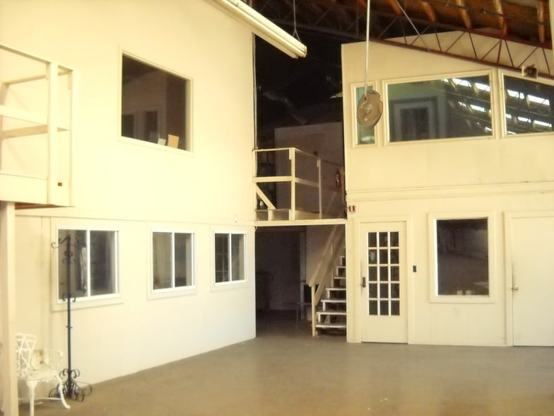 More Photos Of 201 Exposition St, Denton Warehouse For Sale