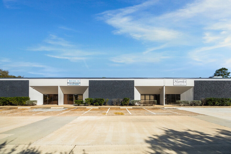 More Photos Of 1656-1660 Townhurst Dr, Houston Warehouse For Lease