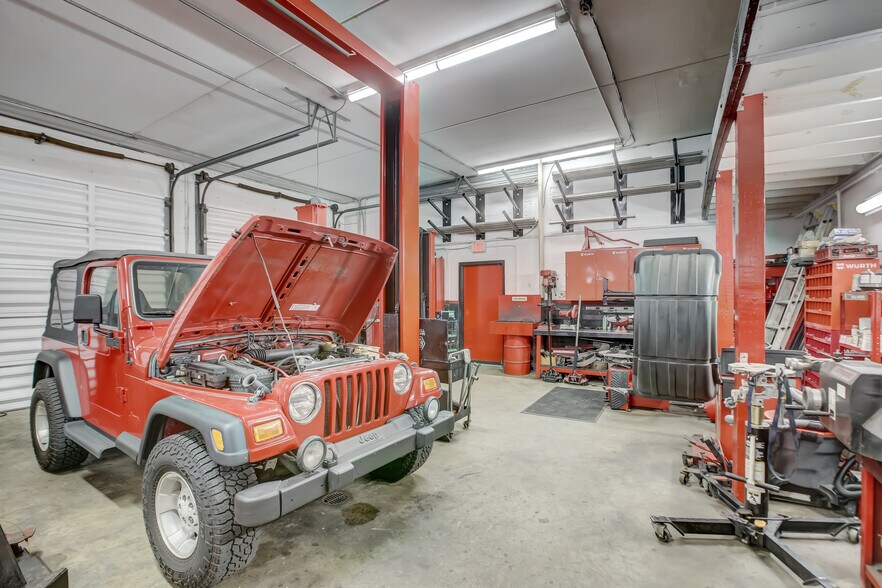 More Photos Of 530 S Dixie Hwy W, Pompano Beach Auto Repair For Sale