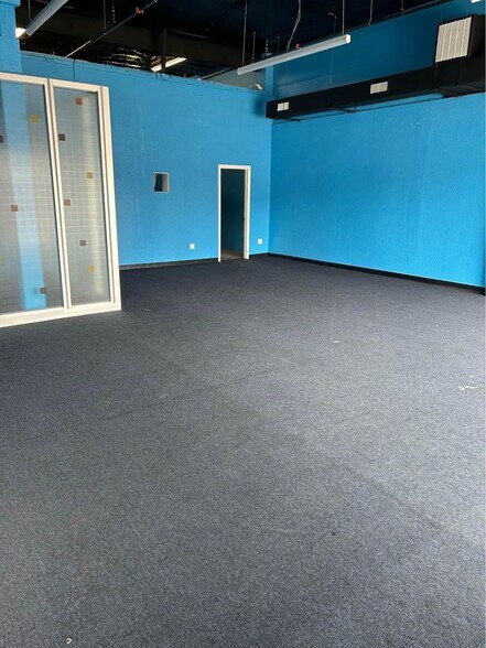 More Photos Of 801 8th Ave W, Palmetto Showroom For Lease