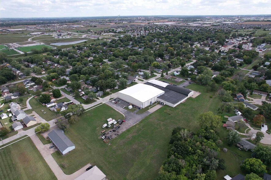 More Photos Of 512 NE Main St, Grimes Distribution For Sale