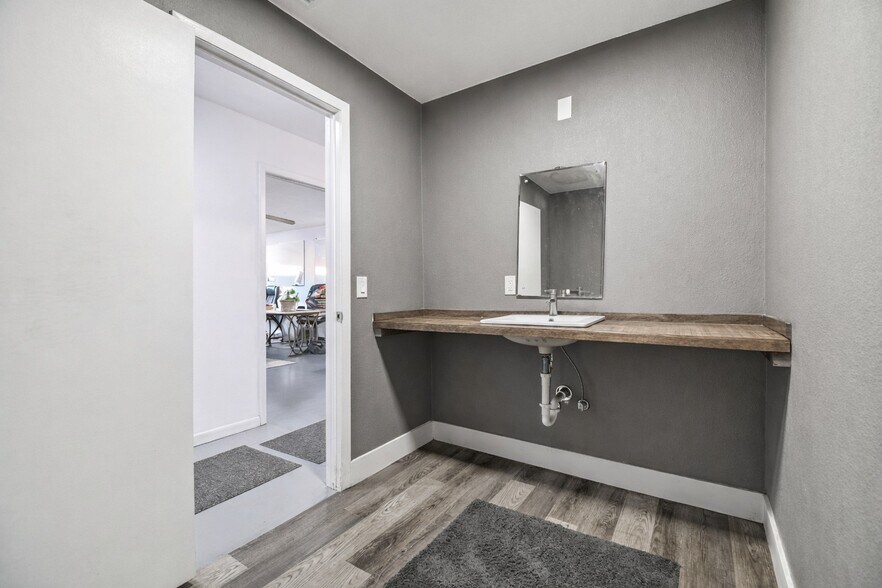 More Photos Of 6010 Wall St, Port Richey Warehouse For Sale