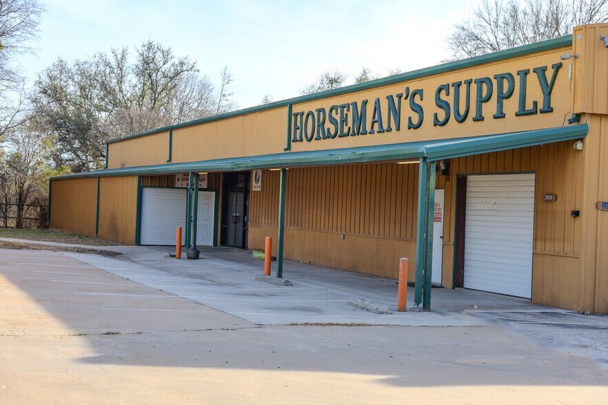 More Photos Of 2020 Fort Worth Hwy, Weatherford Freestanding For Sale