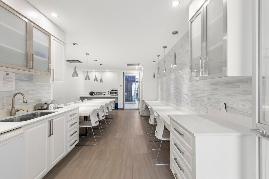 More Photos Of 3737 Boul Cremazie E, Montréal Office For Lease