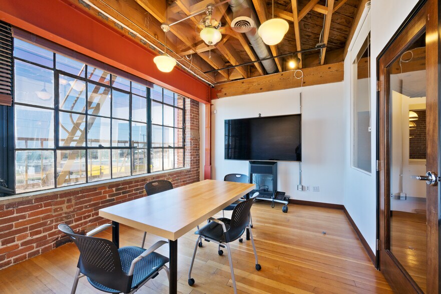 More Photos Of 6161 Santa Monica Blvd, Los Angeles Loft Creative Space For Lease