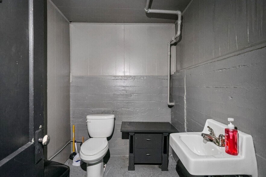 More Photos Of 206 W Spruce St, Gillespie Religious Facility For Sale