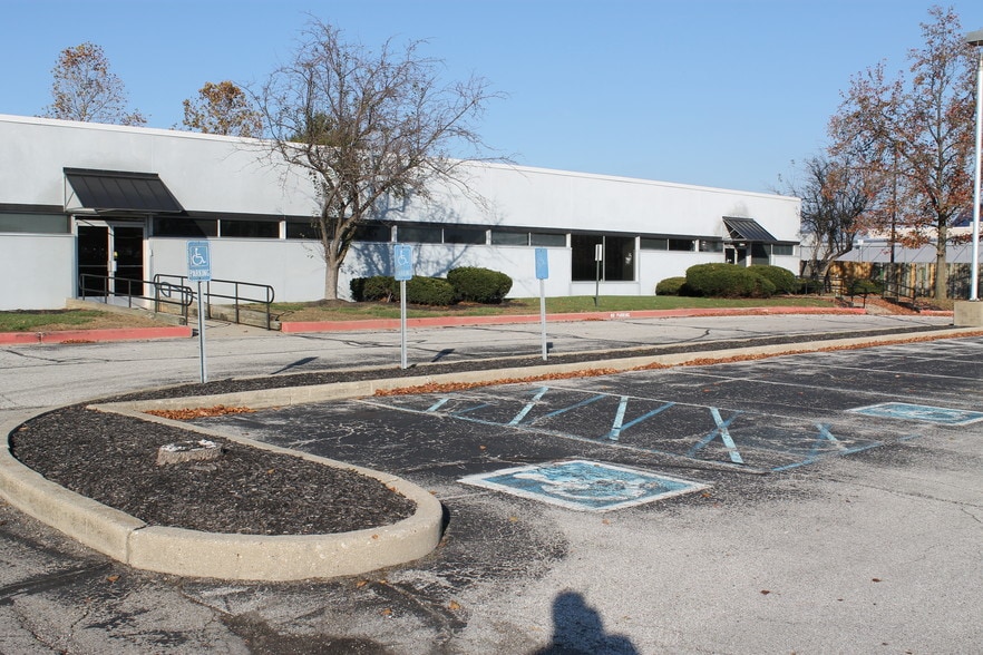 More Photos Of 805 Beachway Dr, Indianapolis Office For Sale