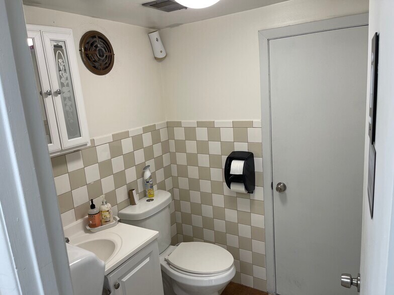 More Photos Of 3425 Dempster St, Skokie Office For Sale