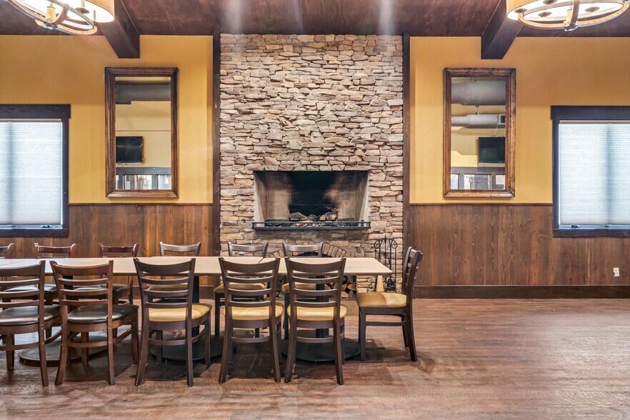 More Photos Of 1180 Airport Park Blvd, Ukiah Restaurant For Lease