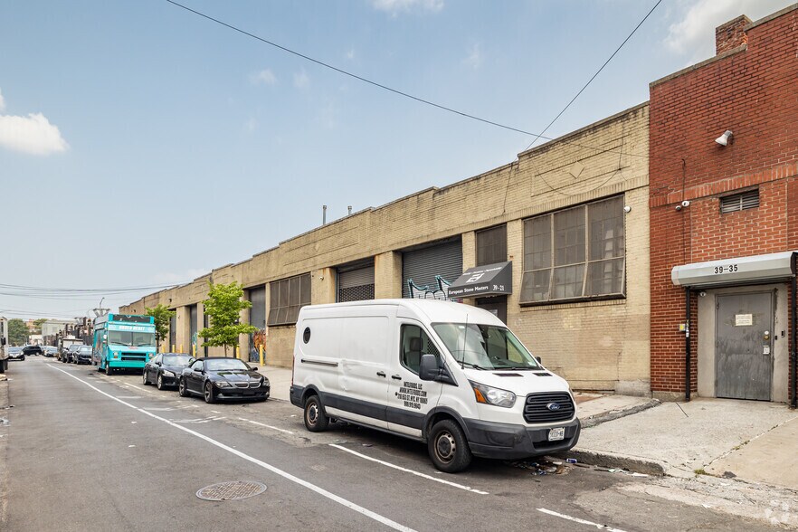 More Photos Of 3921 22nd St, Long Island City Warehouse For Lease
