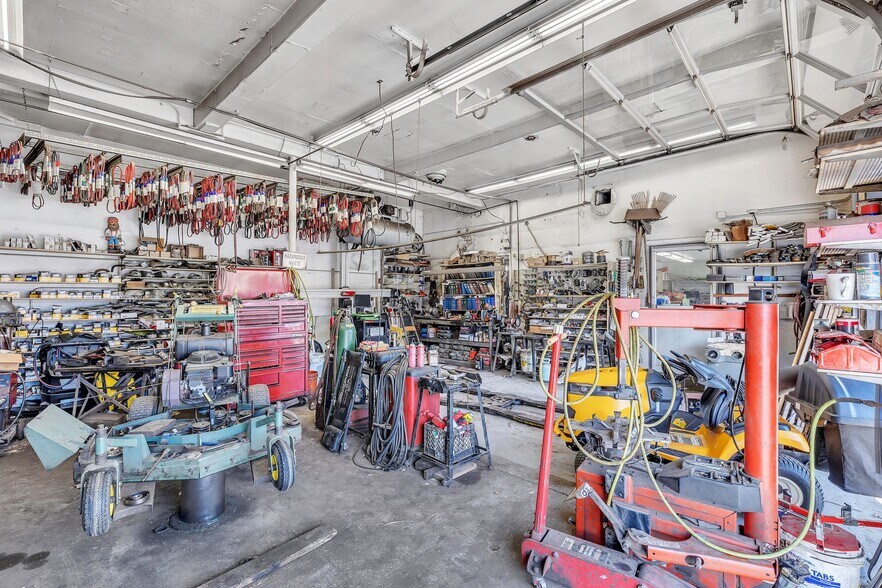 More Photos Of 467 Main St, Wilbraham Service Station For Sale