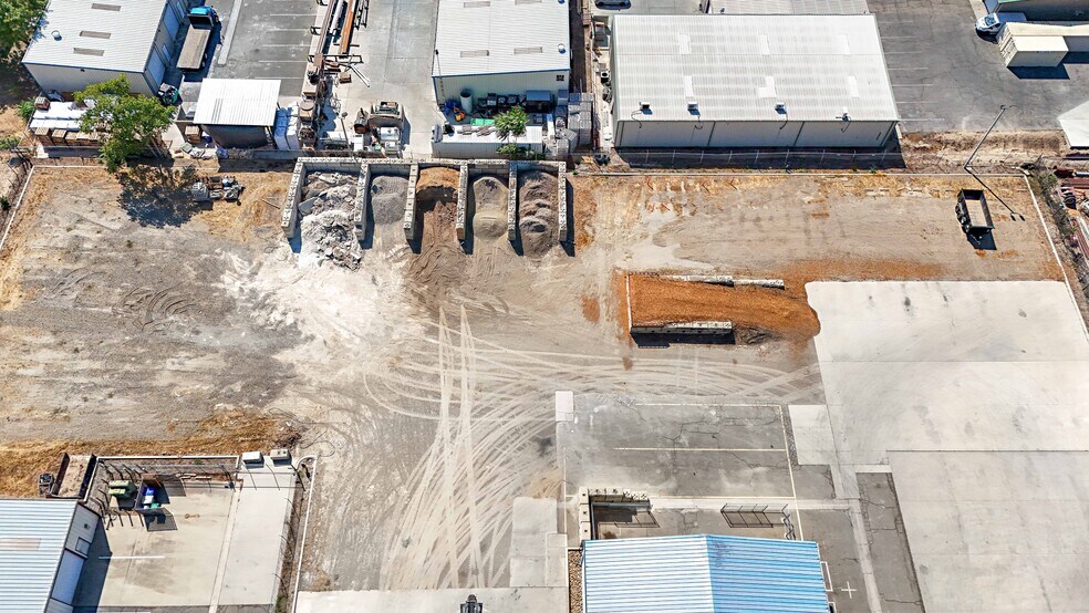 More Photos Of 240 Airpark Rd, Atwater Warehouse For Lease