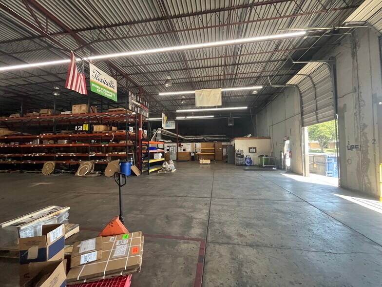 More Photos Of 4130-4150 Will Rogers Pky, Oklahoma City Warehouse For Lease