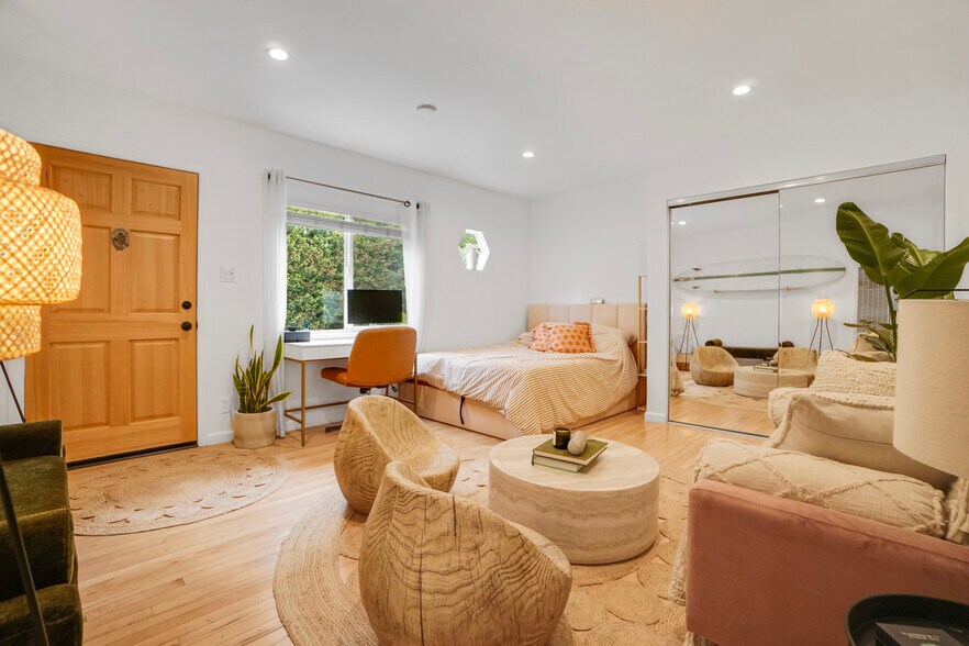 More Photos Of 705 Flower Ave, Venice Apartments For Sale