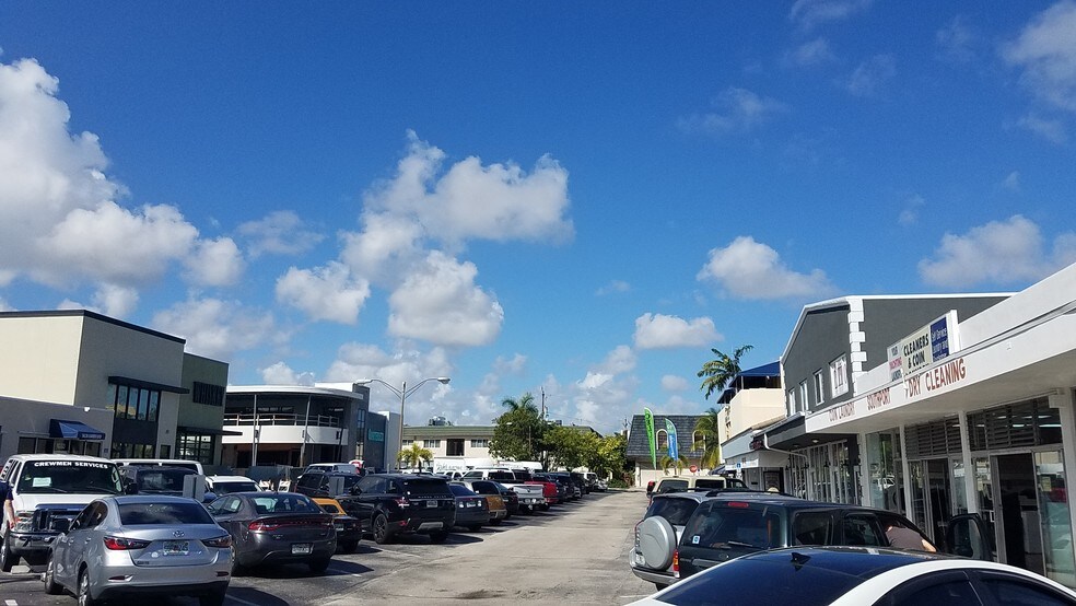 More Photos Of 1051-1057 SE 17th St, Fort Lauderdale Storefront Retail Office For Lease