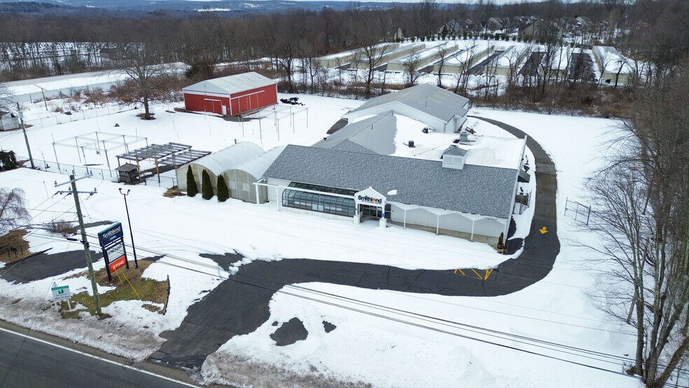 More Photos Of 147 Meriden Rd, Middlefield Garden Center For Lease