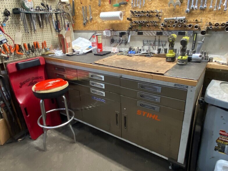 More Photos Of 9112 W Mount Morris Rd, Flushing General Retail For Sale