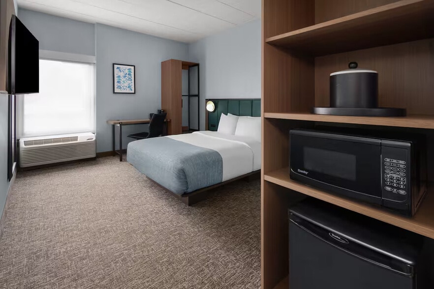 More Photos Of 210 Executive Dr, Cranberry Township Hotel For Sale