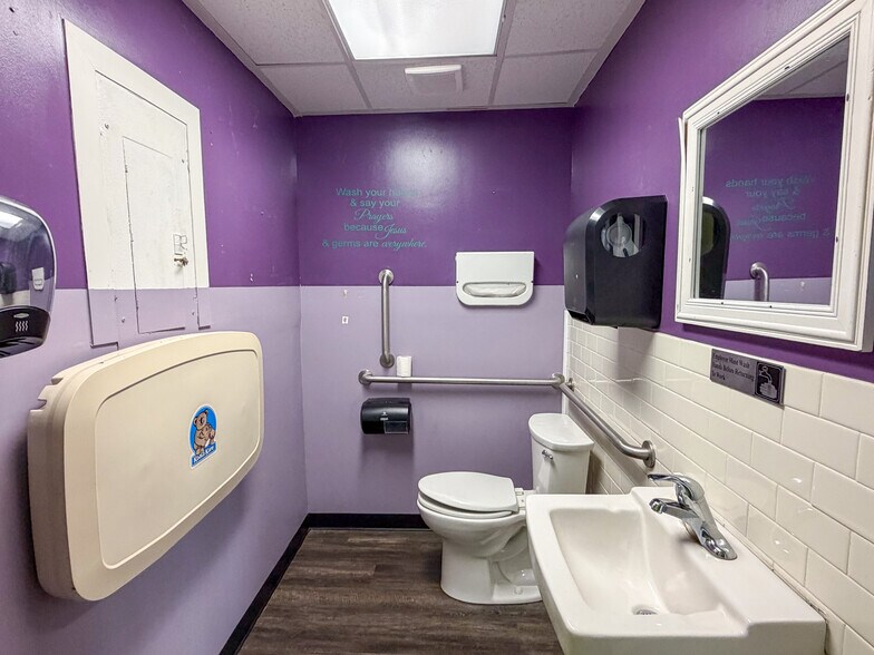 More Photos Of 1247 Ben Sawyer Blvd, Mount Pleasant Freestanding For Sale