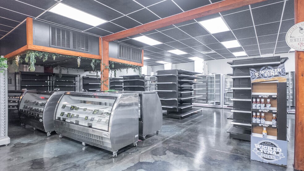 More Photos Of 746 US-63 Hwy, Mammoth Spring General Retail For Sale