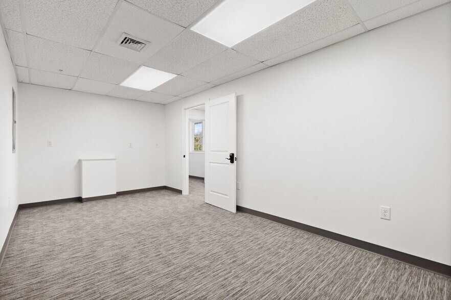 More Photos Of 19 Bridge St, Kittery Coworking Space