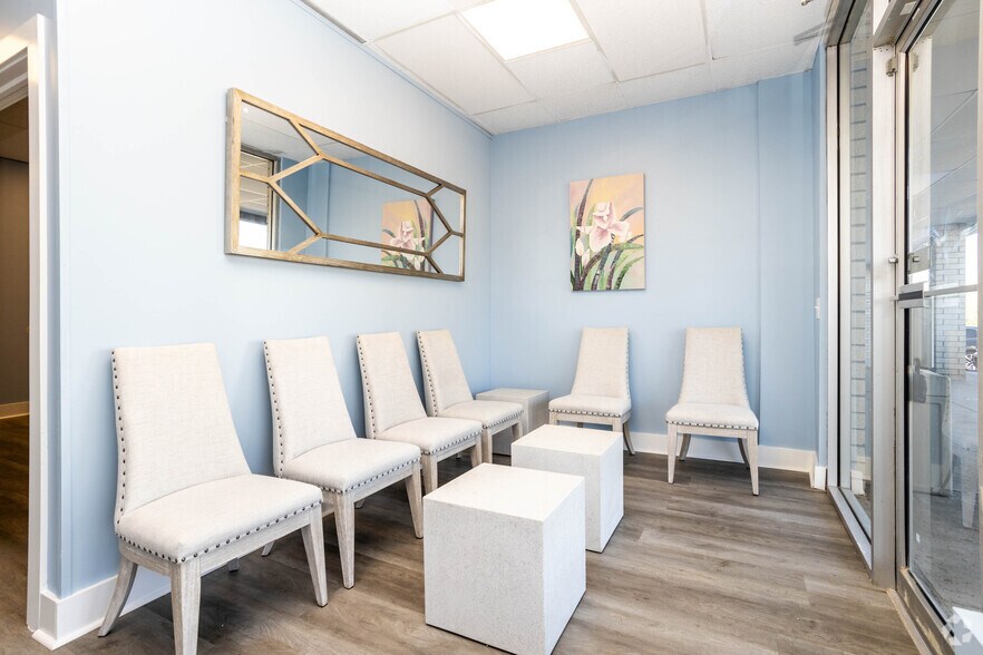 More Photos Of 9505-9539 Q St, Omaha Unknown For Lease