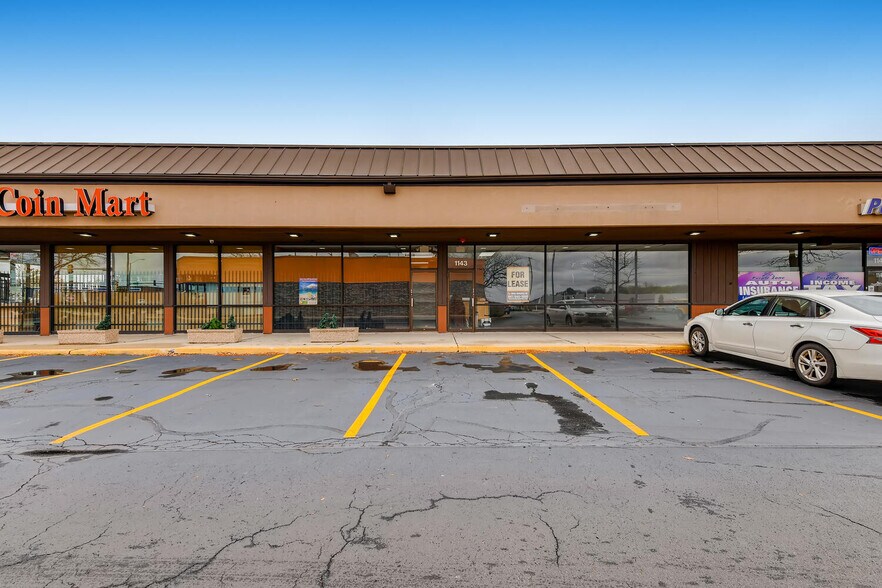 More Photos Of 1049-1093 N Salem Dr, Schaumburg Unknown For Lease