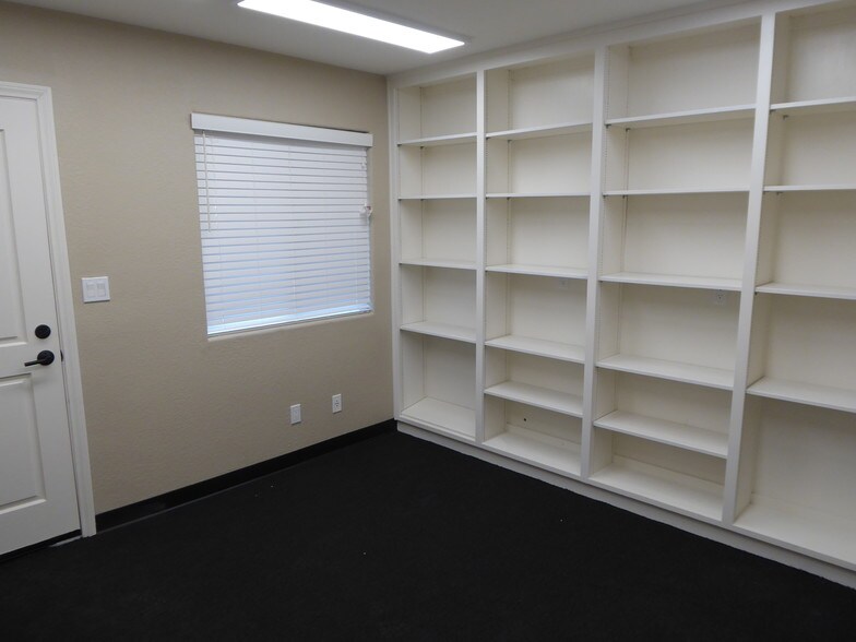 More Photos Of 1540 Pioneer Way, El Cajon Light Distribution For Lease