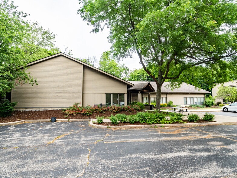 More Photos Of 462 N McLean Blvd, Elgin Medical For Lease