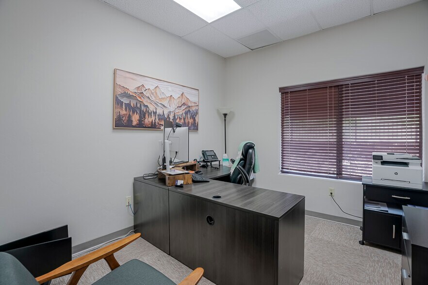 More Photos Of 3207 Lakeside Vlg, Prescott Office For Sale