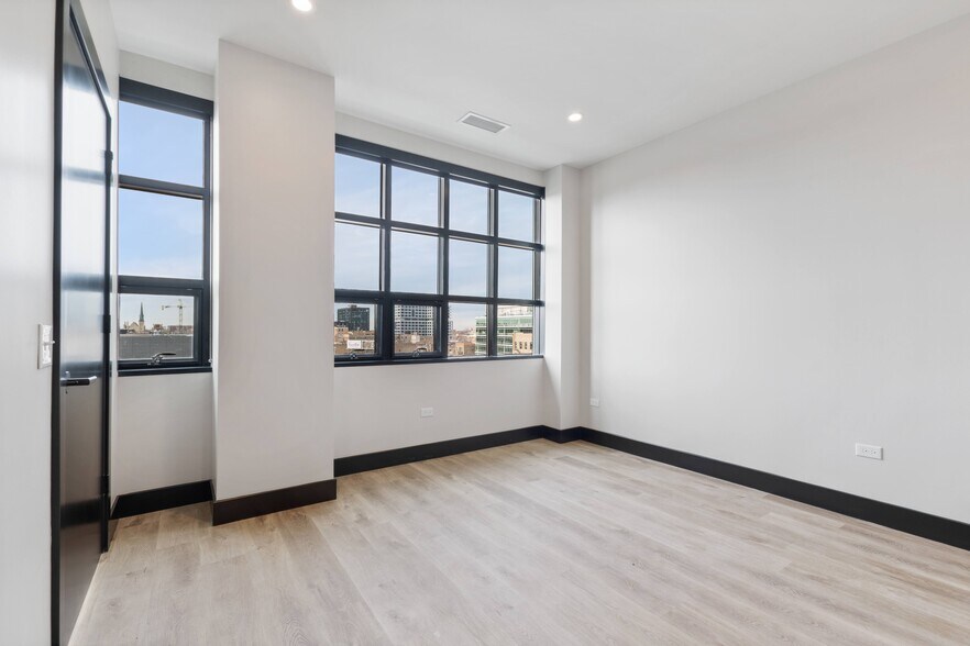 More Photos Of 1123 W Randolph St, Chicago Apartments For Lease