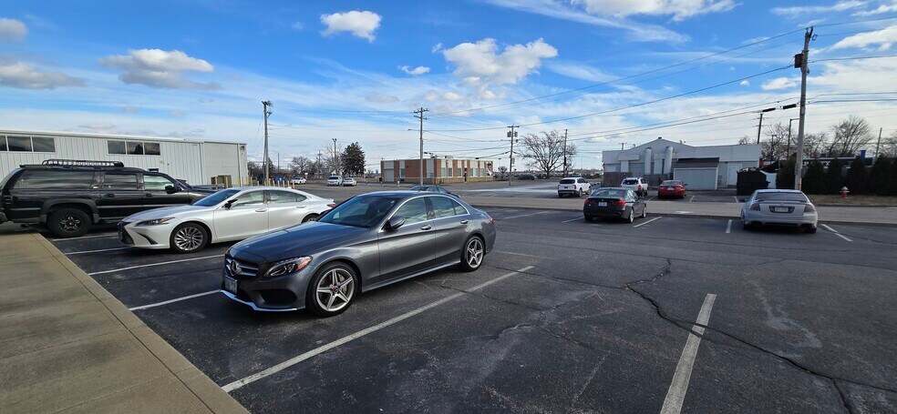 More Photos Of 36 Bellair Ave, Warwick Warehouse For Lease