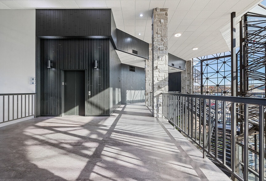 More Photos Of 2087 E 71st St, Tulsa Office For Lease