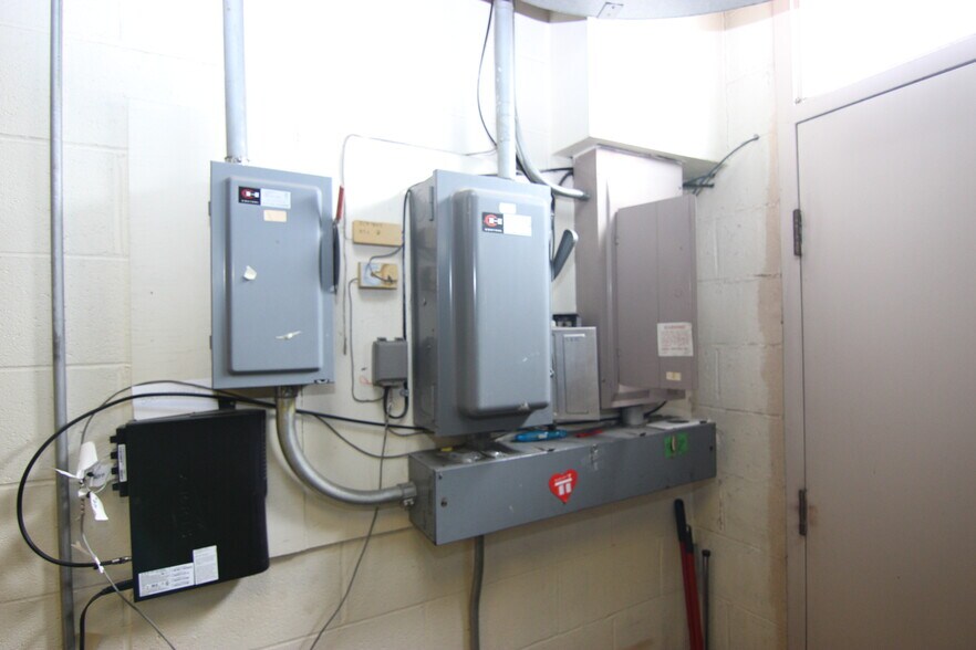 More Photos Of 2900 Belmont Ave, Youngstown Office For Sale