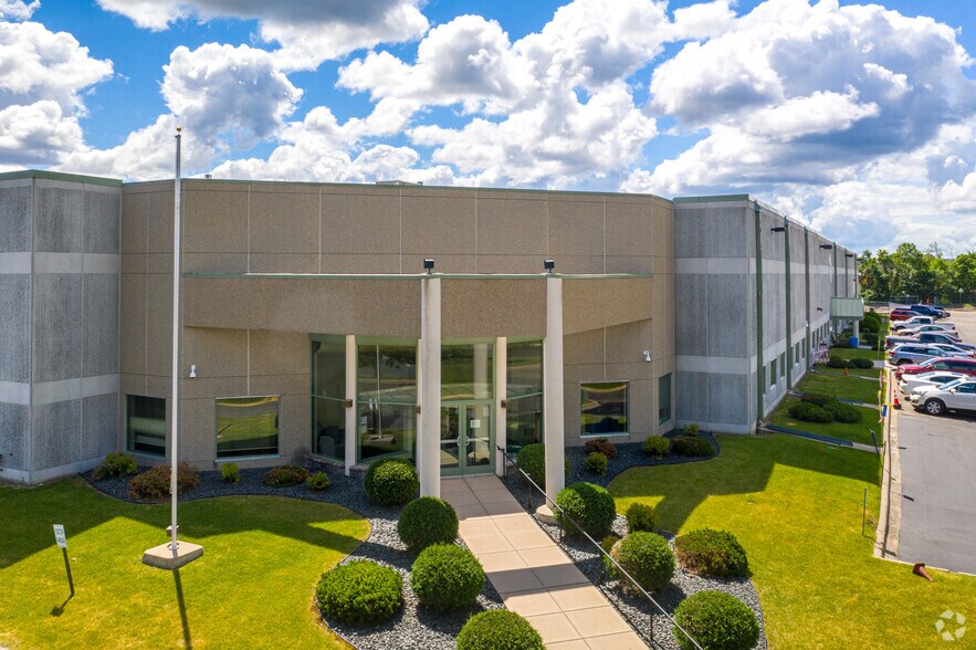 More Photos Of 3440 N Winpark Dr, Minneapolis Distribution For Lease