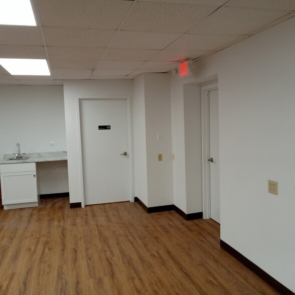 More Photos Of 7616 Investment Ct, Owings Light Distribution For Lease
