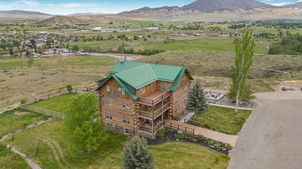 More Photos Of 13 Gott Ln, Salmon Hospitality For Sale