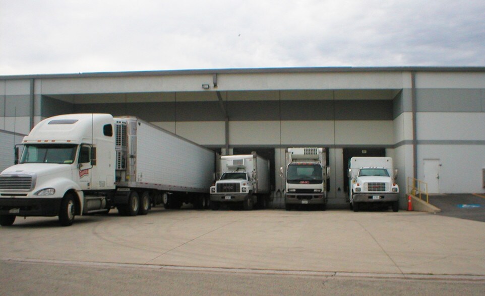 More Photos Of 1227-1229 Lakeside Dr, Romeoville Warehouse For Lease