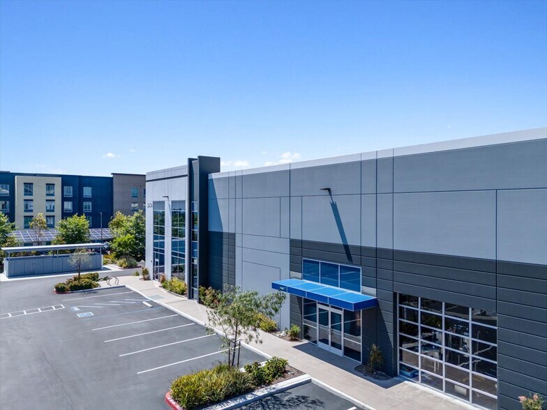 More Photos Of 2434 Fenton St, Chula Vista Showroom For Sale