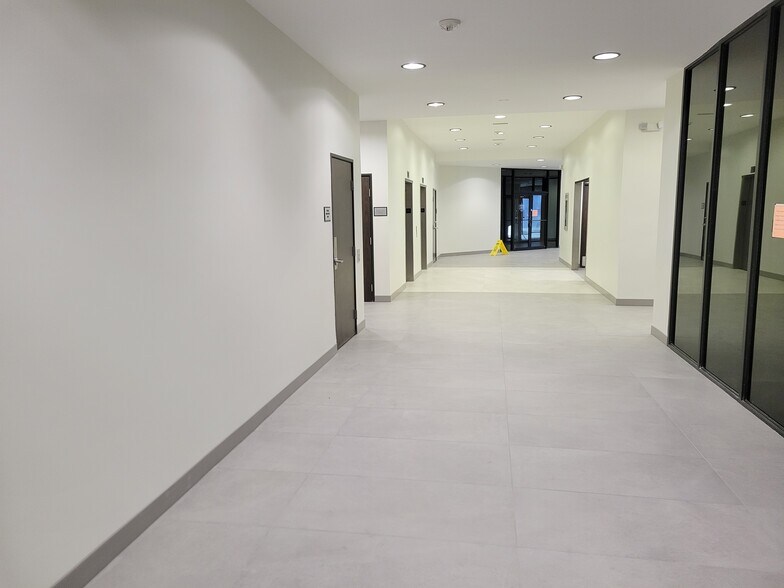 More Photos Of 1200 E Copeland Rd, Arlington Office For Lease