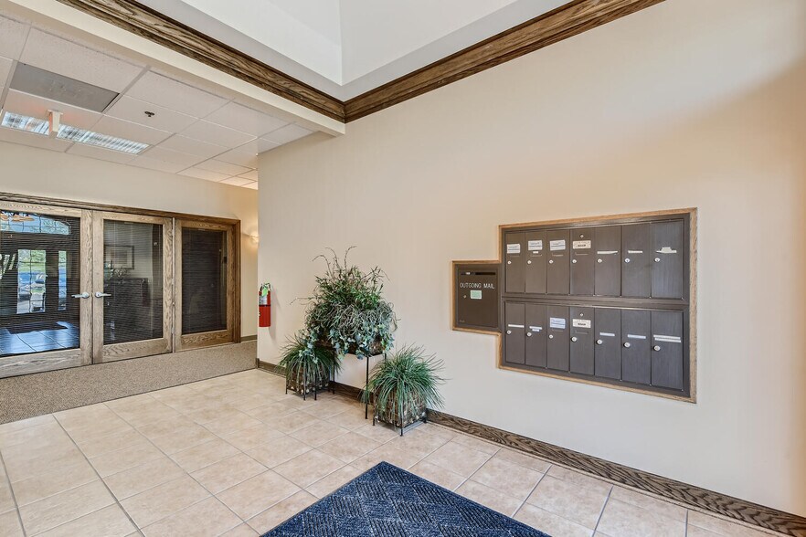 More Photos Of 108 S Wynstone Park Dr, North Barrington Office For Lease