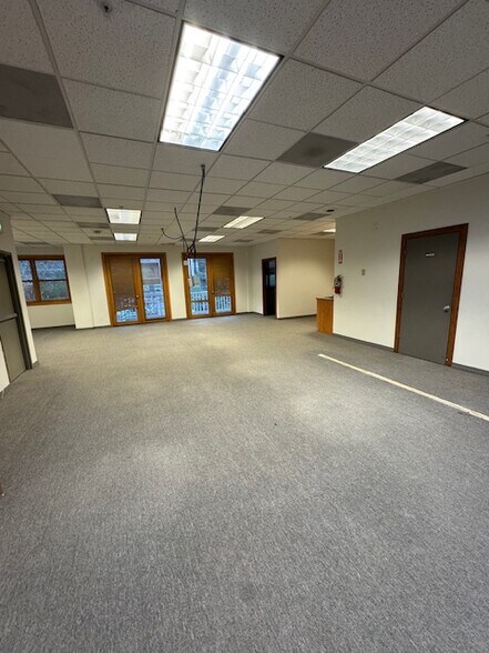 More Photos Of 2015 Sidewinder Dr, Park City Storefront Retail Office For Lease