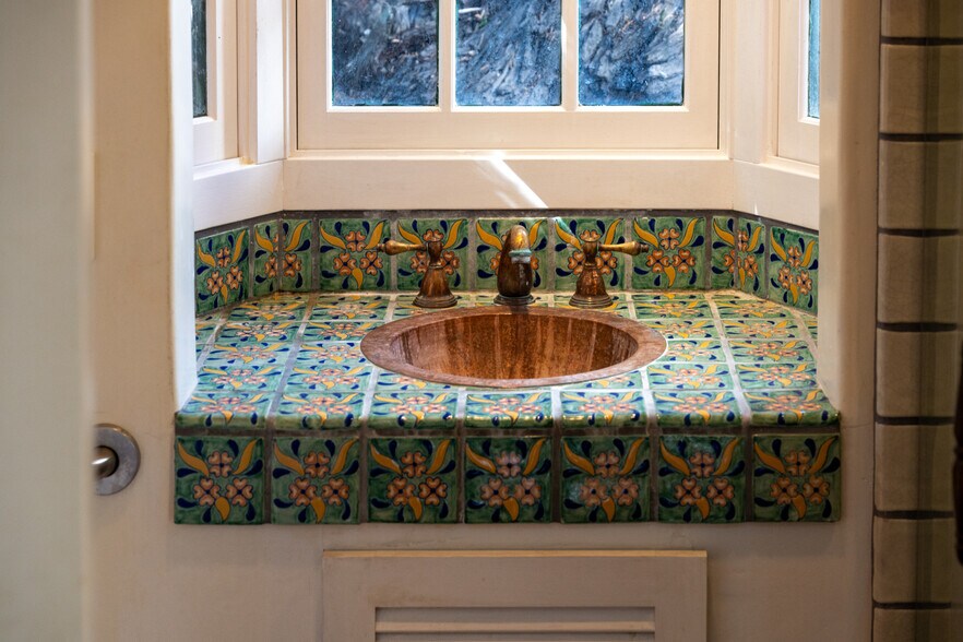 More Photos Of 502 Pierce St, Monterey Office For Sale