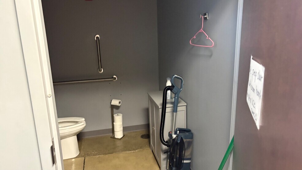 More Photos Of 4592 Dale Dr, Lafayette Industrial For Lease