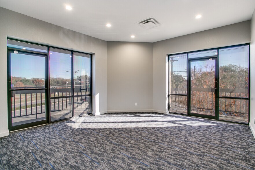 More Photos Of 2650 Valley View Ln, Farmers Branch Office For Sale