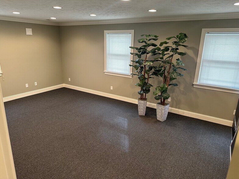 More Photos Of 1000 Coombs Farm Dr, Morgantown Office For Lease