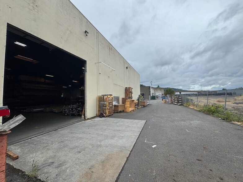 More Photos Of 4456-4466 NW Yeon Ave, Portland Unknown For Lease