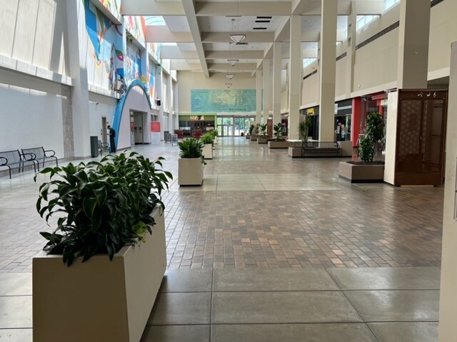 More Photos Of 100 Lincoln Sq, Urbana Unknown For Lease